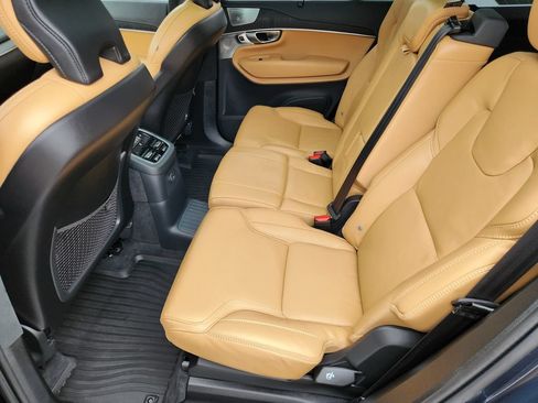 Certified 2024 Volvo XC90 T8 Ultimate w/ Lounge Package AWD/4WD image 11