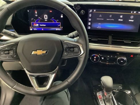 Used 2025 Chevrolet Trax LT w/ Driver Confidence Package image 20