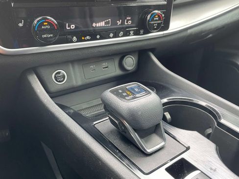 Used 2021 Nissan Rogue SV w/ Premium Package FWD image 32