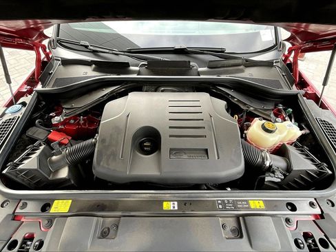 Used 2025 Land Rover Range Rover Sport SE image 10