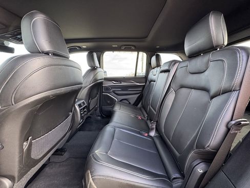 Used 2024 Jeep Grand Cherokee Limited w/ Luxury Tech Group II image 12