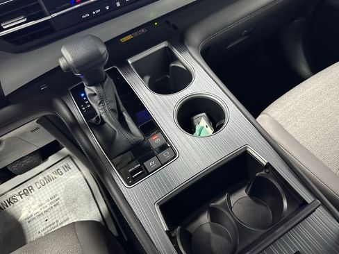 Used 2025 Toyota Sienna LE image 41