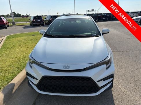 Used 2025 Toyota Corolla SE w/ SE Premium Package FWD image 2