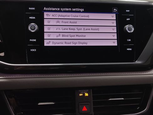 Used 2024 Volkswagen Taos SEL image 9