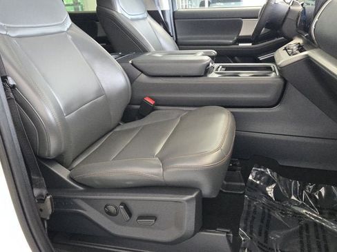 Used 2025 Ford Expedition Active AWD/4WD image 3
