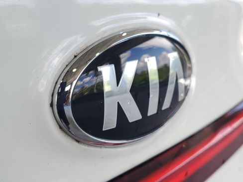 Used 2020 Kia Forte LXS FWD image 6