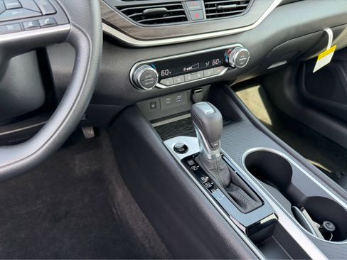 New 2026 Nissan Altima 2.5 SV FWD image 18