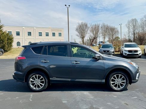 Used 2018 Toyota RAV4 Limited image 5