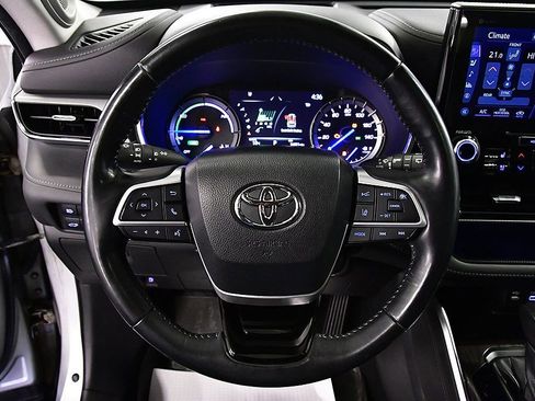 Used 2022 Toyota Highlander Platinum image 19