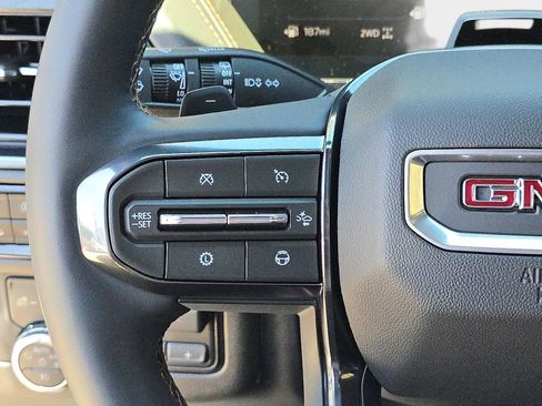 Used 2025 GMC Yukon AT4 AWD/4WD image 24