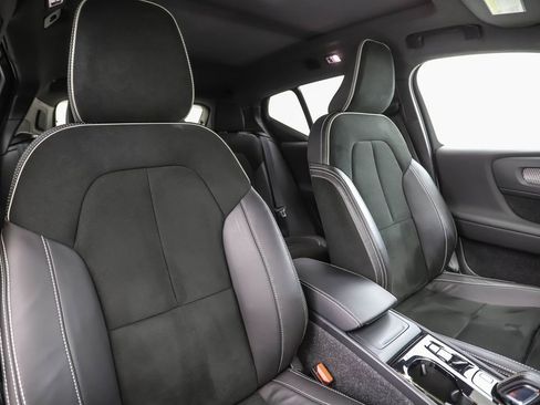 Used 2022 Volvo XC40 T5 R-Design AWD/4WD image 32