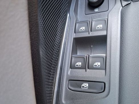 Used 2026 Volkswagen Tiguan SE FWD image 19