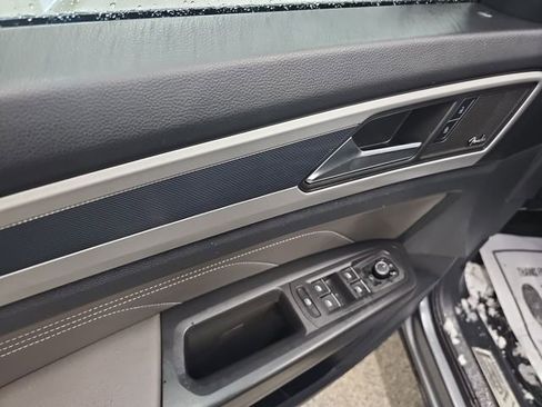 Used 2023 Volkswagen Atlas SEL Premium image 11