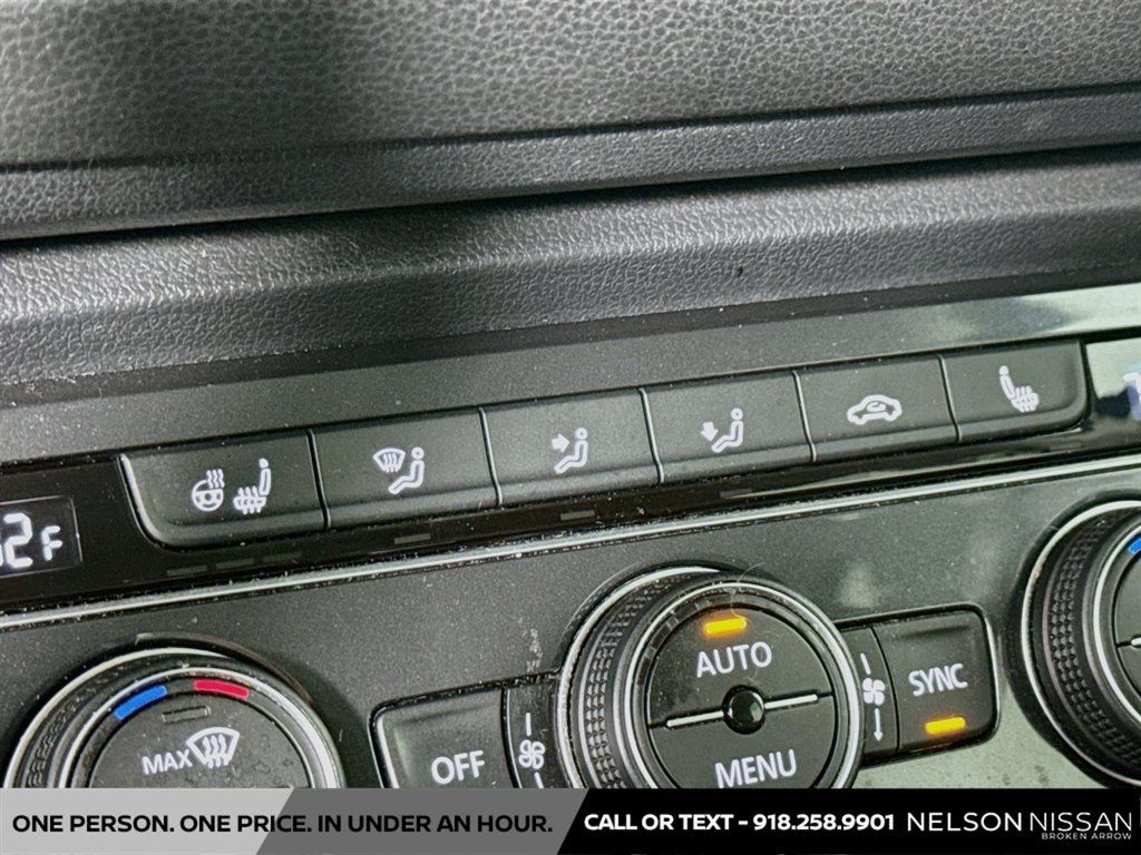 Used 2020 Volkswagen Tiguan SEL AWD/4WD image 19