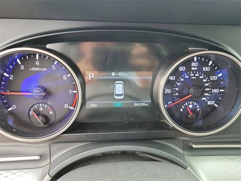 Used 2022 Kia Carnival LX image 29