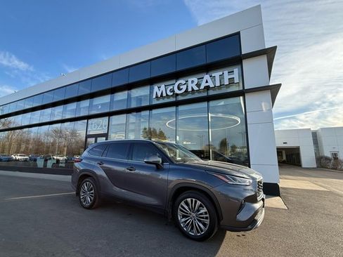 Used 2021 Toyota Highlander Platinum image 1