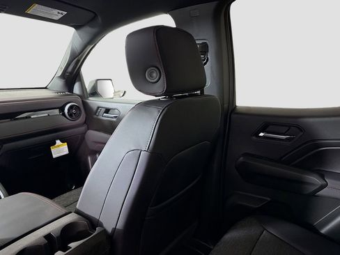 Used 2025 Chevrolet Colorado Z71 w/ Midnight Edition image 23