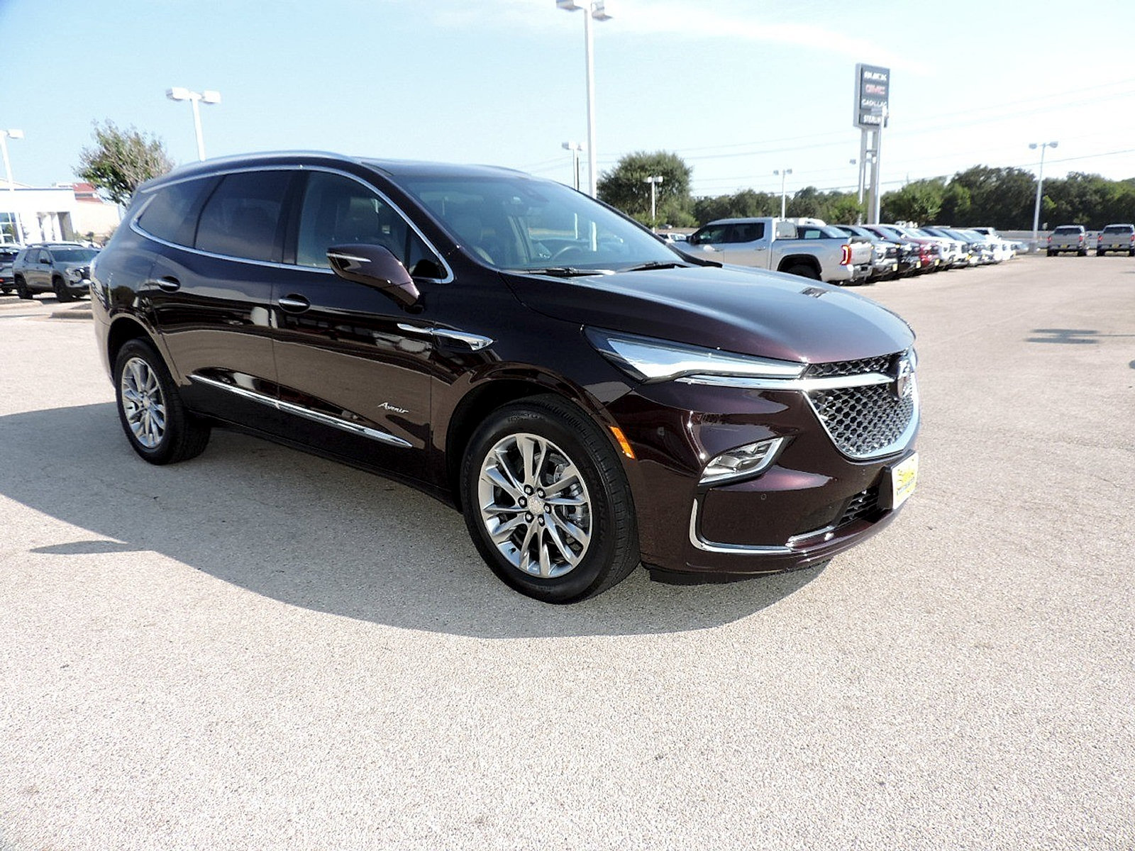 Certified 2022 Buick Enclave Avenir w/ Avenir Technology Package AWD/4WD image 3