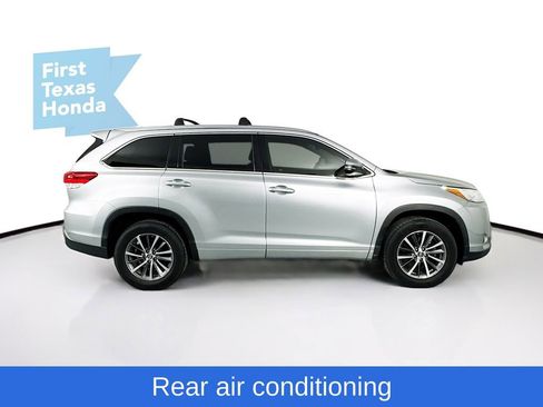 Used 2018 Toyota Highlander XLE image 9