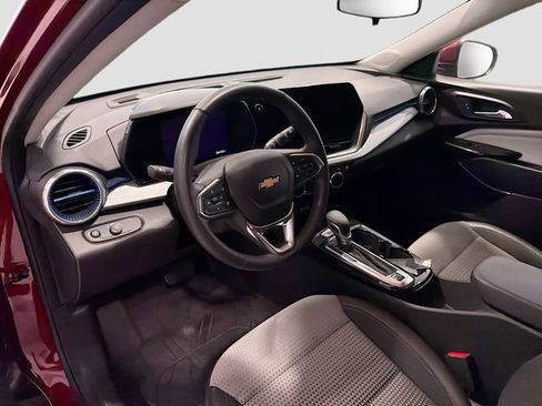 Used 2024 Chevrolet Trax LT w/ Driver Confidence Package FWD image 9