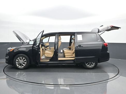Used 2020 Kia Sedona LX image 27