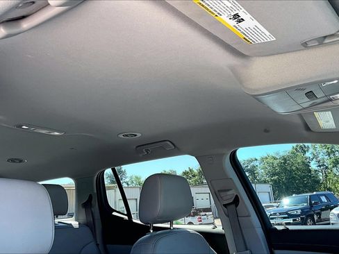 Used 2023 GMC Acadia SLT w/ Technology Package FWD image 22