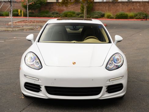 Used 2015 Porsche Panamera 4 image 2
