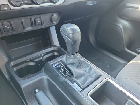 Used 2022 Toyota Tacoma SR image 28