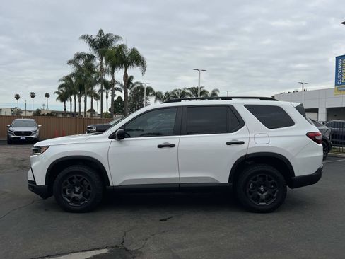 Certified 2025 Honda Pilot TrailSport image 2