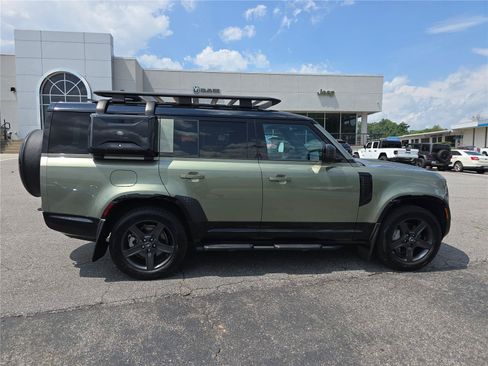 Used 2024 Land Rover Defender 130 X-Dynamic SE AWD/4WD image 2