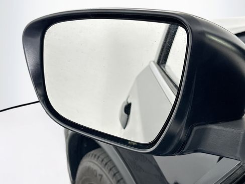 Used 2020 Nissan Rogue S FWD image 16