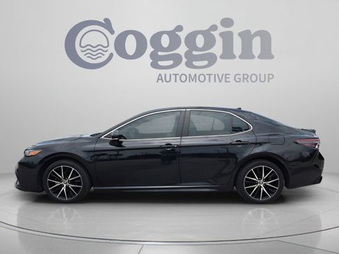 Used 2024 Toyota Camry SE w/ Convenience Package FWD image 3