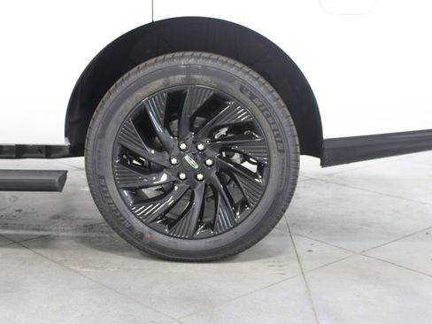 Used 2025 Lincoln Navigator Reserve w/ Jet Appearance Package image 21