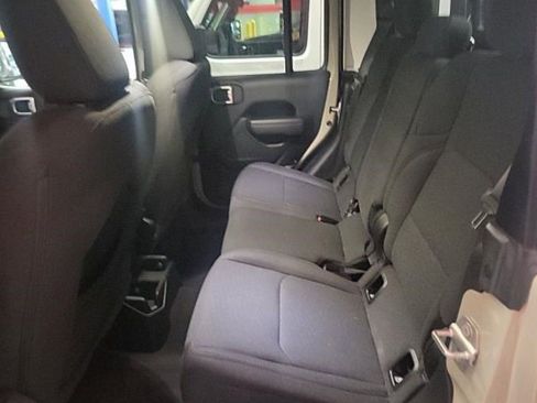 Used 2022 Jeep Gladiator Sport image 5