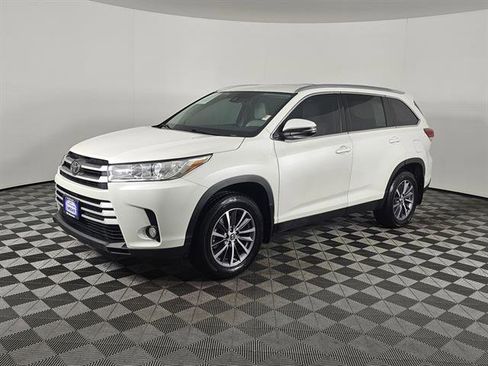 Used 2019 Toyota Highlander XLE image 9