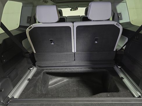 Used 2023 Rivian R1S Adventure AWD/4WD image 26