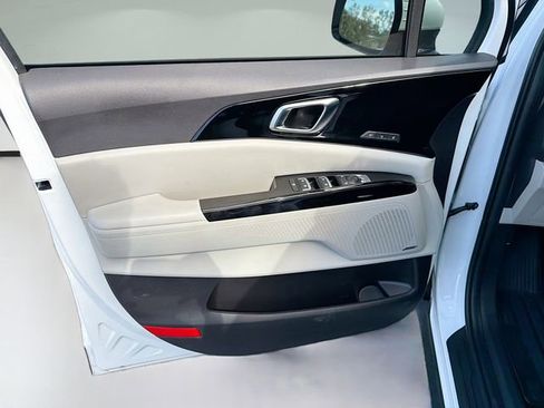 Used 2024 Kia Carnival SX Prestige image 23