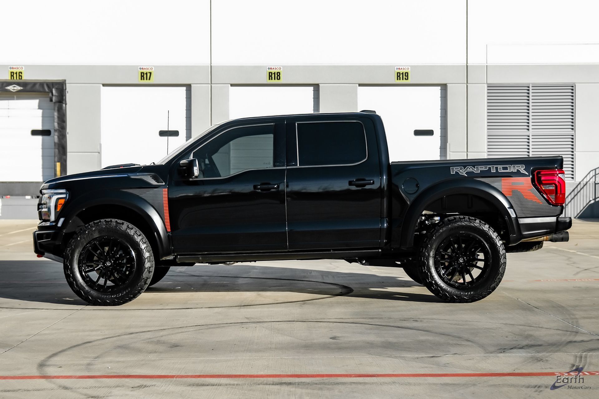 Used 2025 Ford F150 Raptor w/ Equipment Group 803A Raptor R AWD/4WD image 5