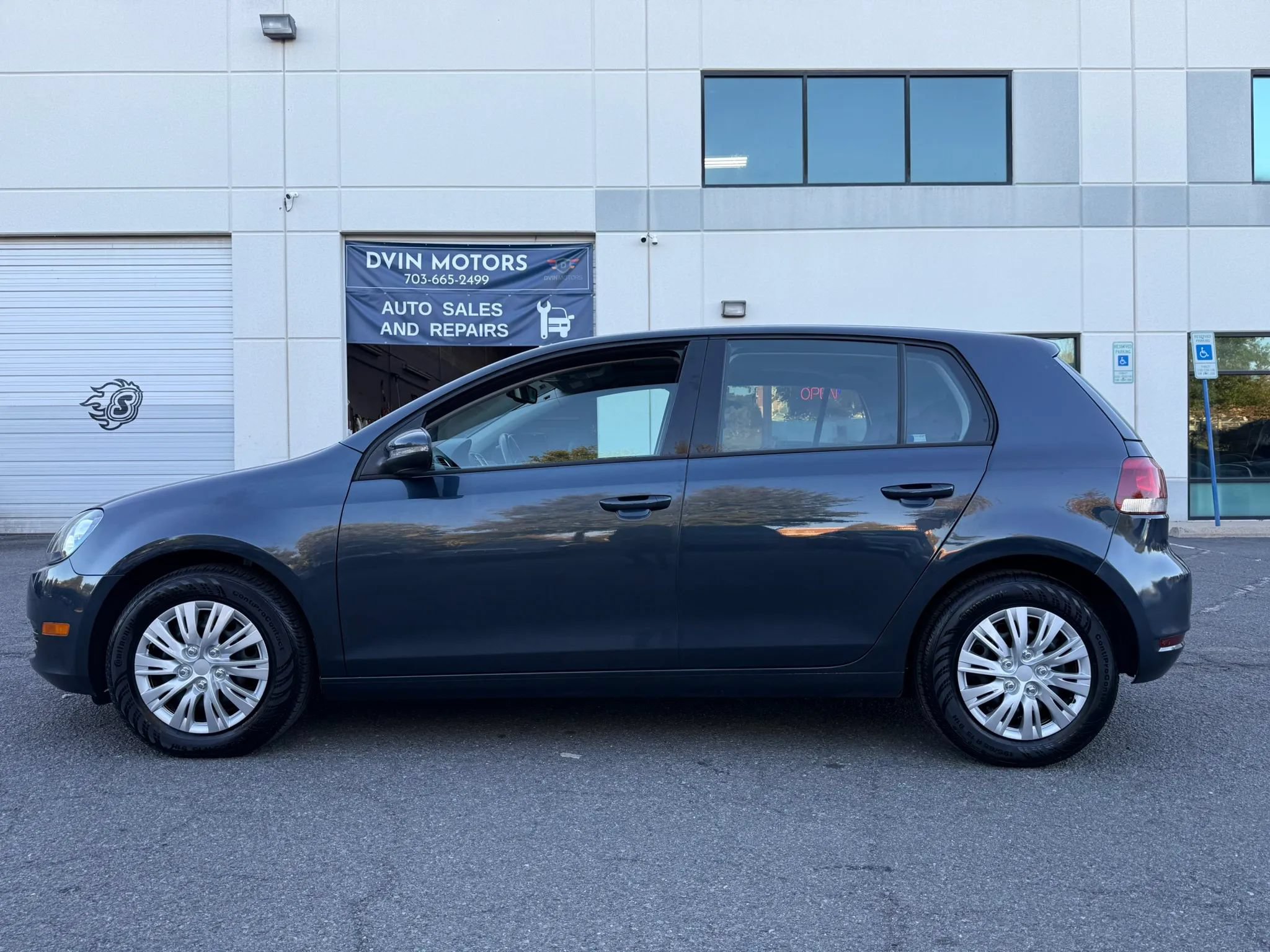 Used 2013 Volkswagen Golf 4-Door FWD image 10