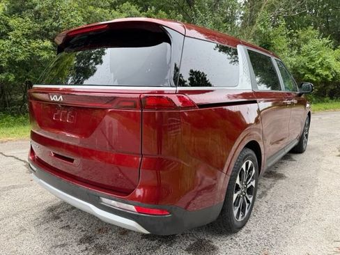 Used 2022 Kia Carnival EX FWD image 3