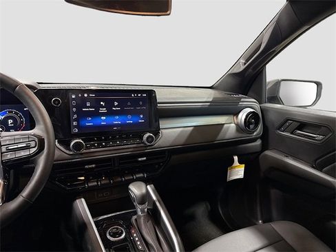 New 2024 Chevrolet Colorado LT w/ LT Convenience Package III image 26