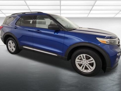 Used 2023 Ford Explorer XLT w/ Equipment Group 202A AWD/4WD image 9