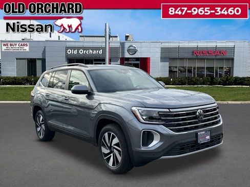 Used 2025 Volkswagen Atlas SE AWD/4WD image 3