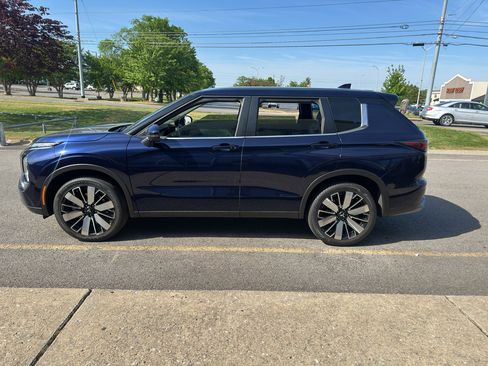Used 2025 Mitsubishi Outlander SE image 8