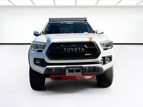 Used 2017 Toyota Tacoma TRD Off-Road w/ Tow Package (A/T) AWD/4WD image 2