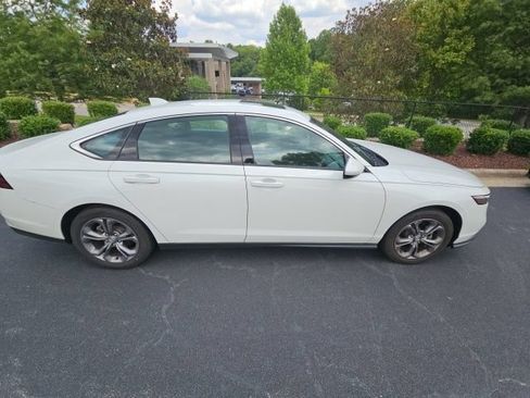 Used 2024 Honda Accord EX image 9