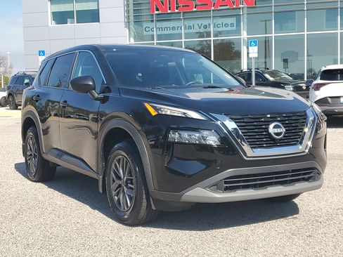 Certified 2022 Nissan Rogue S image 3