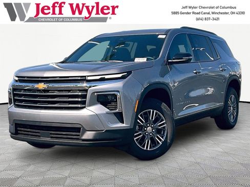 New 2026 Chevrolet Traverse LT w/ Driver Confidence Package AWD/4WD image 1