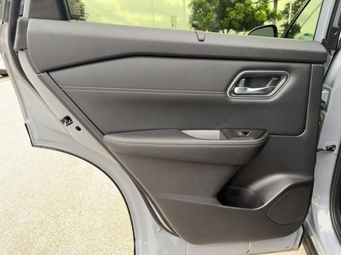 Used 2024 Nissan Rogue Platinum w/ Platinum Premium Package FWD image 27