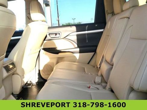 Used 2019 Toyota Highlander XLE FWD image 21